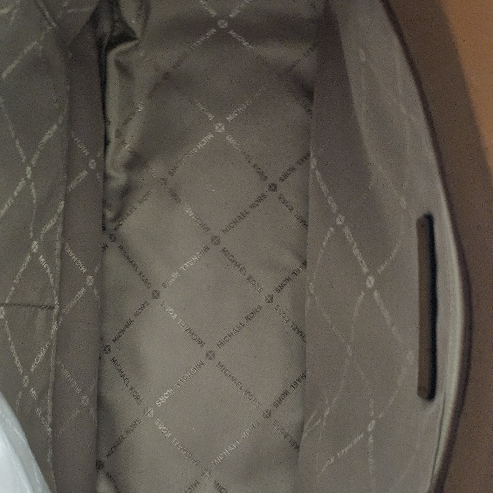 Michael Kors Cream and Brown Shoulder Bag - Picture 6 of 9